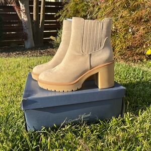 Universal Thread Tan Katrina Boots